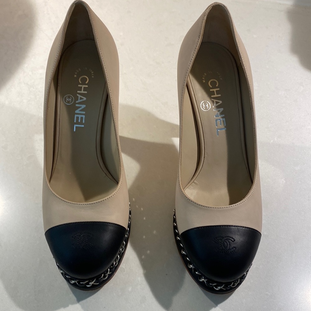 CHANEL Escarpins Pumps Beige/Noir